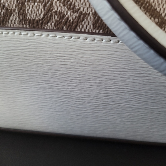 Sold-DKNY MEDIUM SIGNATURE TOTE BAG - Picture 8 of 8